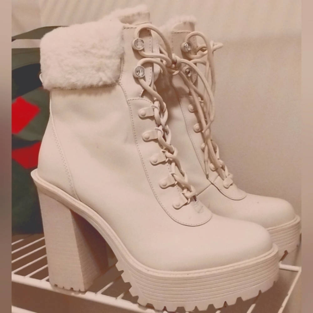 Combat boots